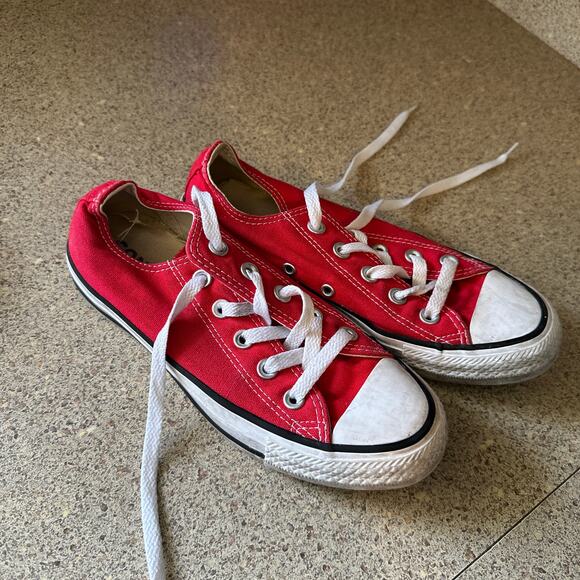 Converse red sneakers women’s size 6 - Picture 1 of 4